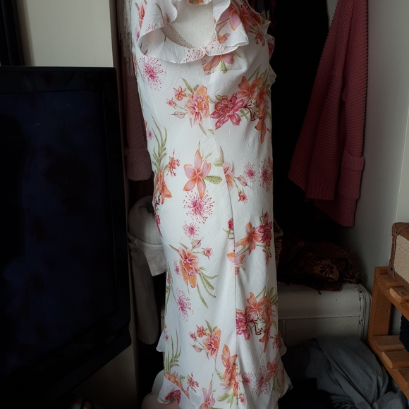 Dress - Picture 4 of 10